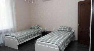 Гостиница Престиж Азов Двухместный номер с 1 кроватью или 2 отдельными кроватями и собственной ванной комнатой-1